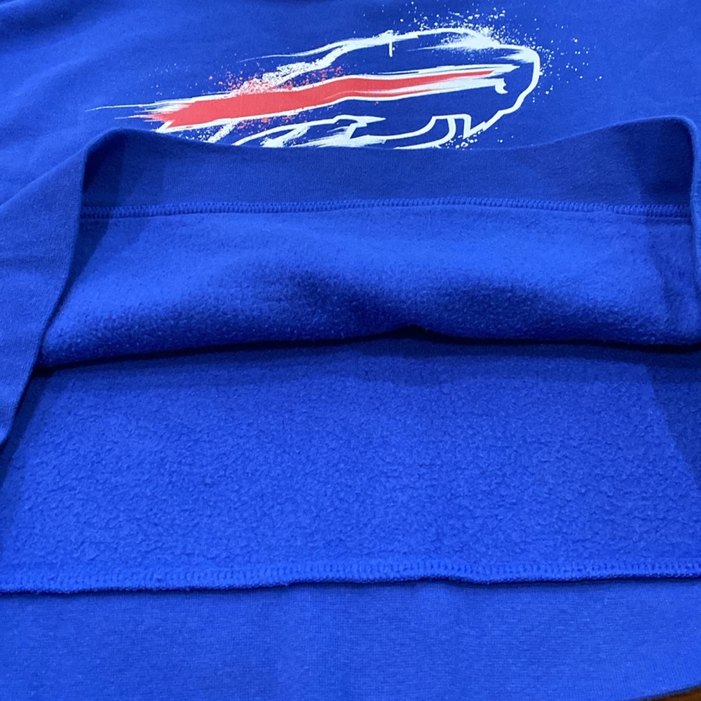 Buffalo Bills hooded sweatshirt for ladies. - Picture 6 of 7